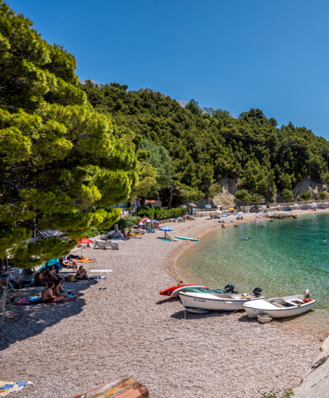 Top 5 stvari koje (ne) smijete zaboraviti za dan na plaži u Brelima