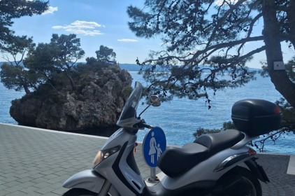 Rent a scooter Brela